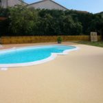 Réalisation d'une magnifique plage de piscine couleur sable - PM Aménagement dans l'Hérault