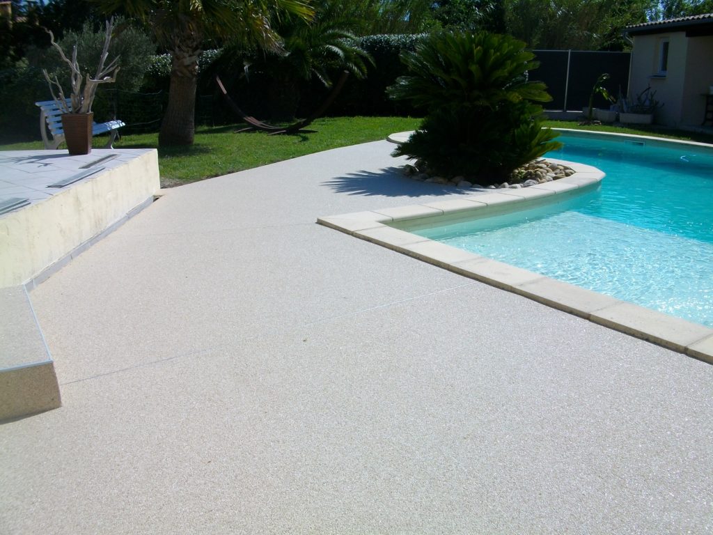 Aménagement plage de piscine sur Agde dans l'Hérault - PM Aménagement