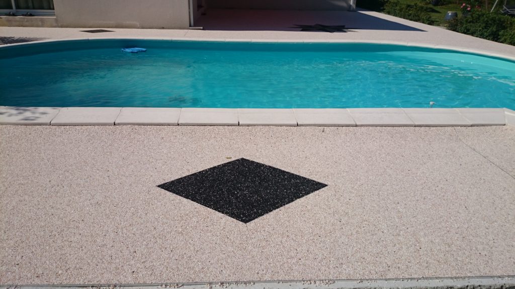 Aménagement sol contour de piscine Marseillan